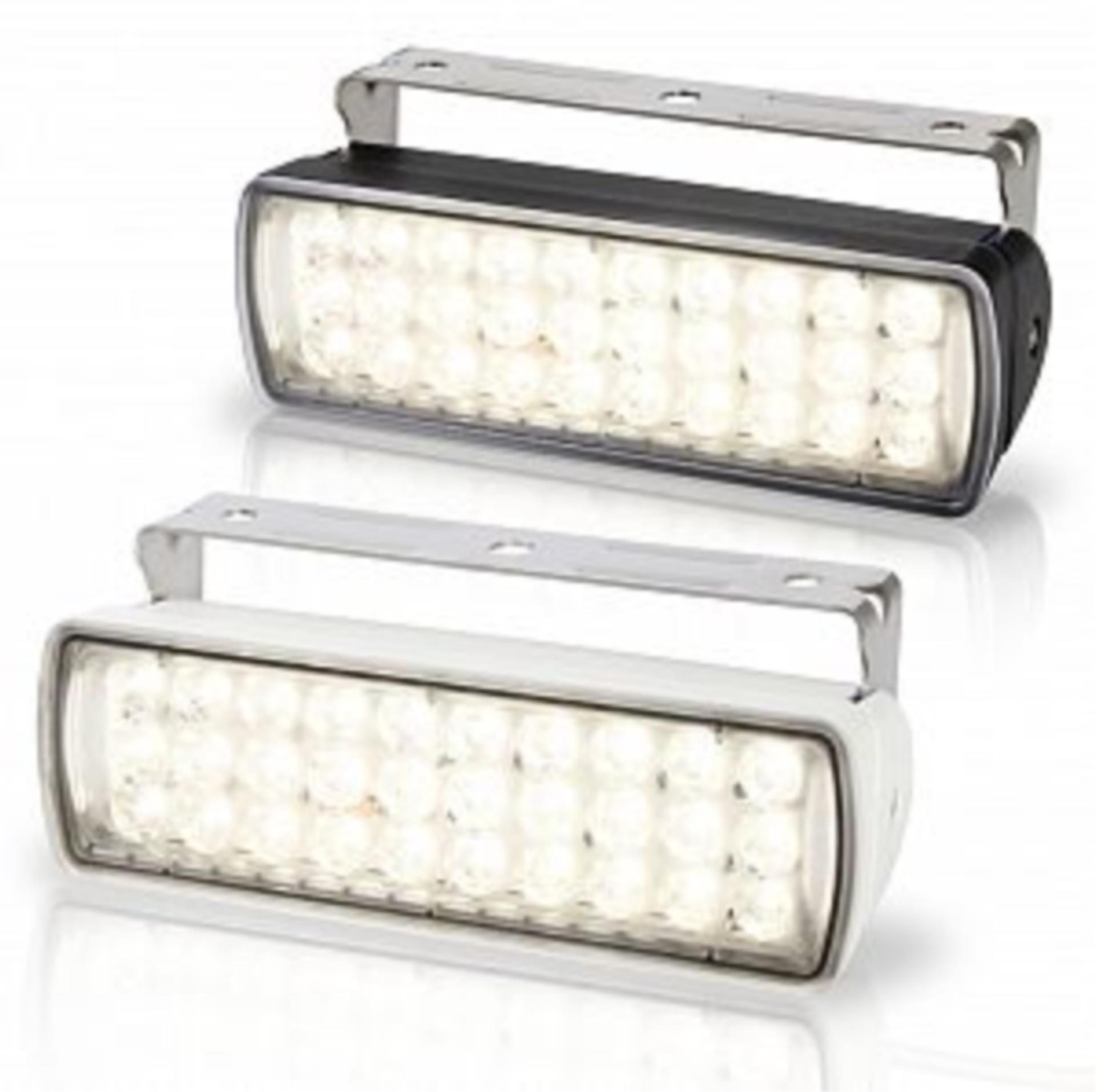 Hella Seahwak XL LED Scheinwerfer mit Bügel, weiß - 10° Spot Hella Seahwak XL LED Scheinwerfer mit Bügel, weiß - 10° Spot