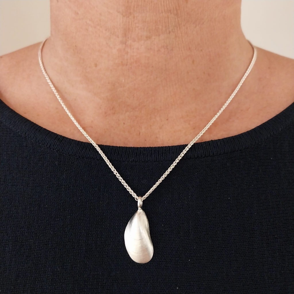 WattenLiebe Miesmuschel Kettenanhänger, Gewicht 1,9gr, Größe 29mm 