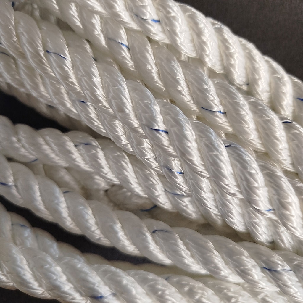 Liros Festmacher 10 mmØ x 10 Meter, weiß mit Auge 40 cm (BL 2000 kg)  Liros Festmacher 10 mmØ x 10 Meter, weiß mit Auge 40 cm (BL 2000 kg)