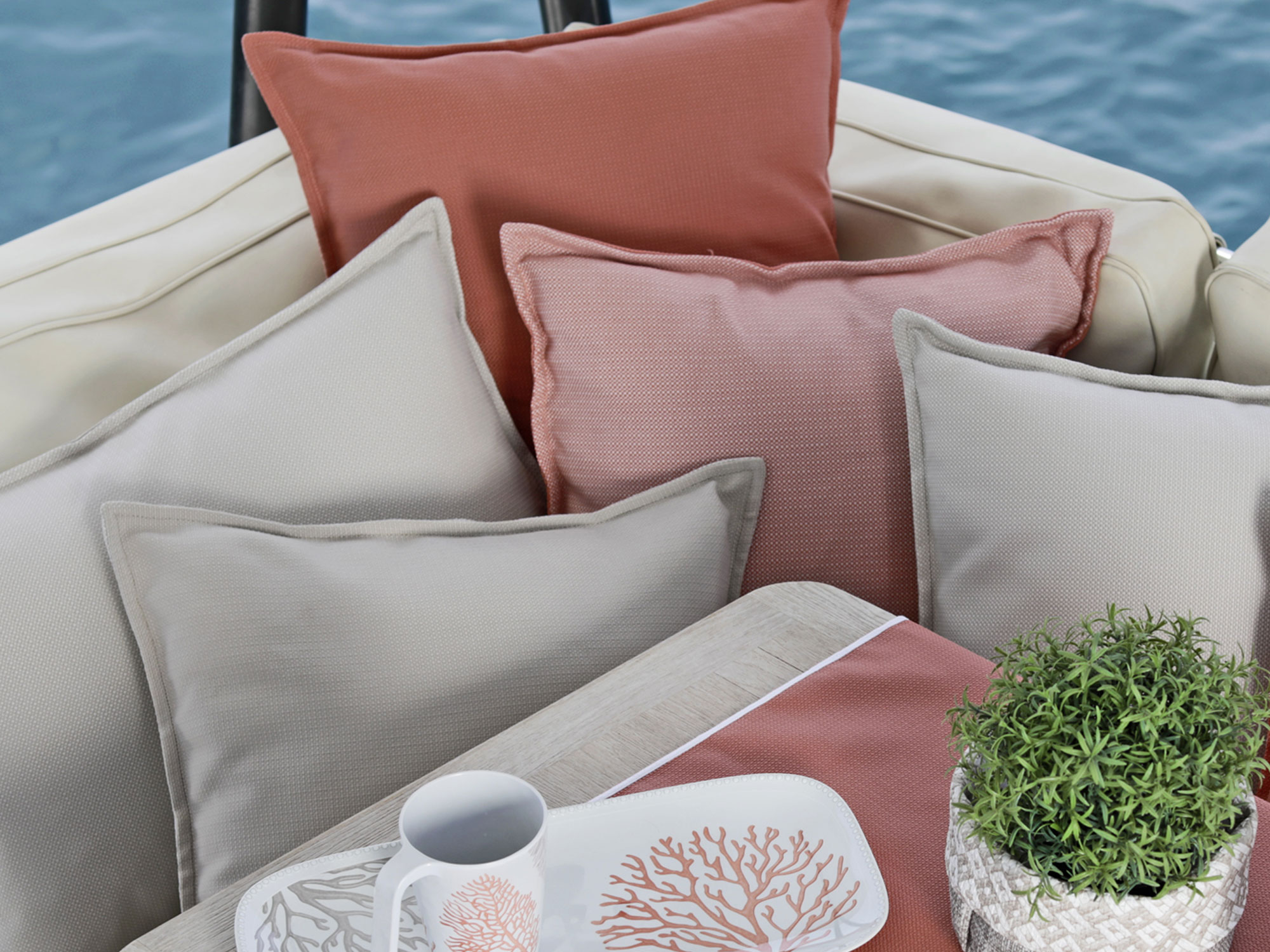 Marine Buisness Kissen Aruba Wind- & Wasserdicht 40 x 60 cm + 30 x 40, coral (2 Stück) Marine Buisness Kissen Aruba Wind- & Wasserdicht 40 x 60 cm + 30 x 40, coral (2 Stück)