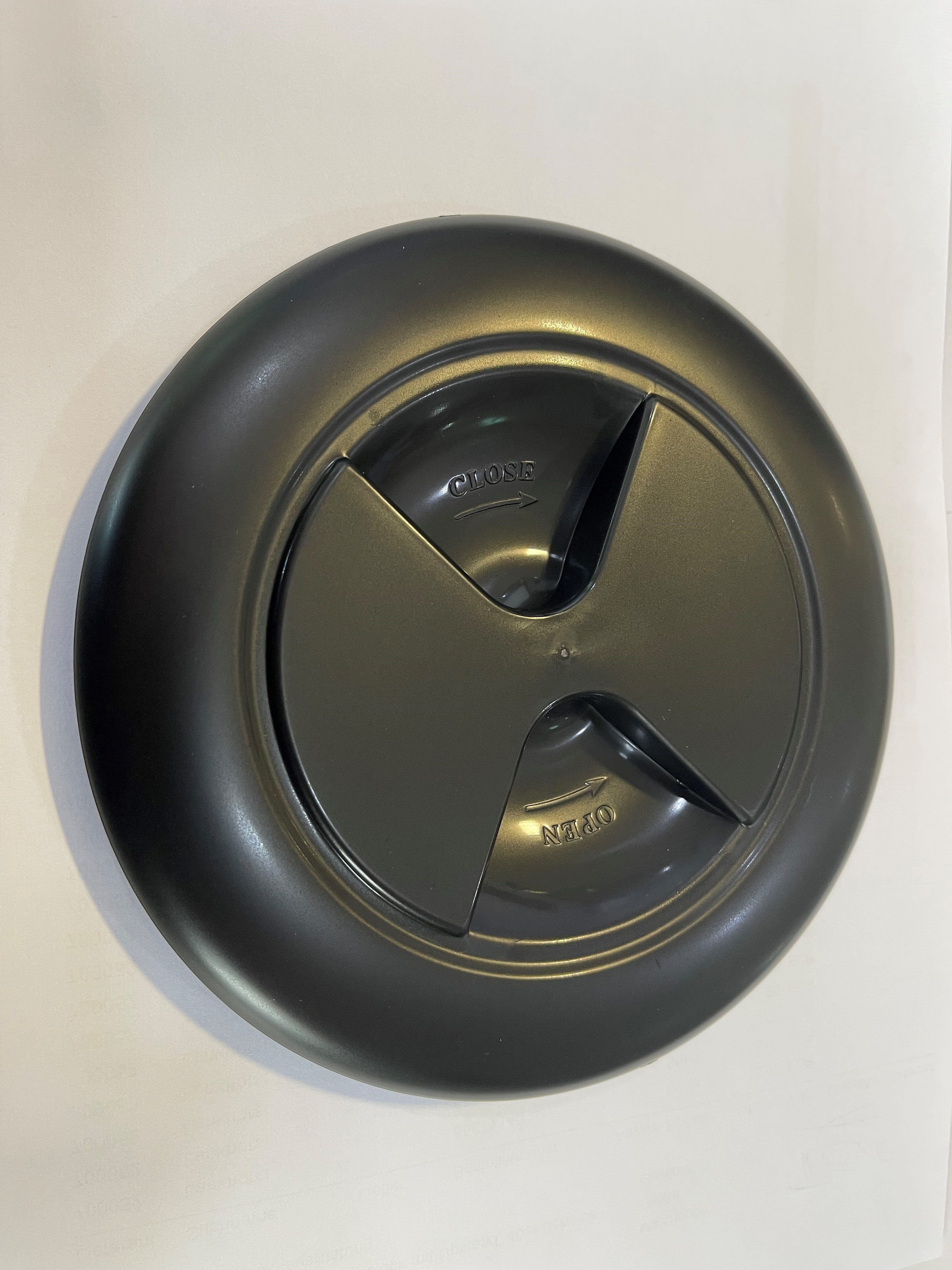 Osculati Inspektionsdeckel mit verdeckten Schrauben, schwarz 160 / 102 mmØ