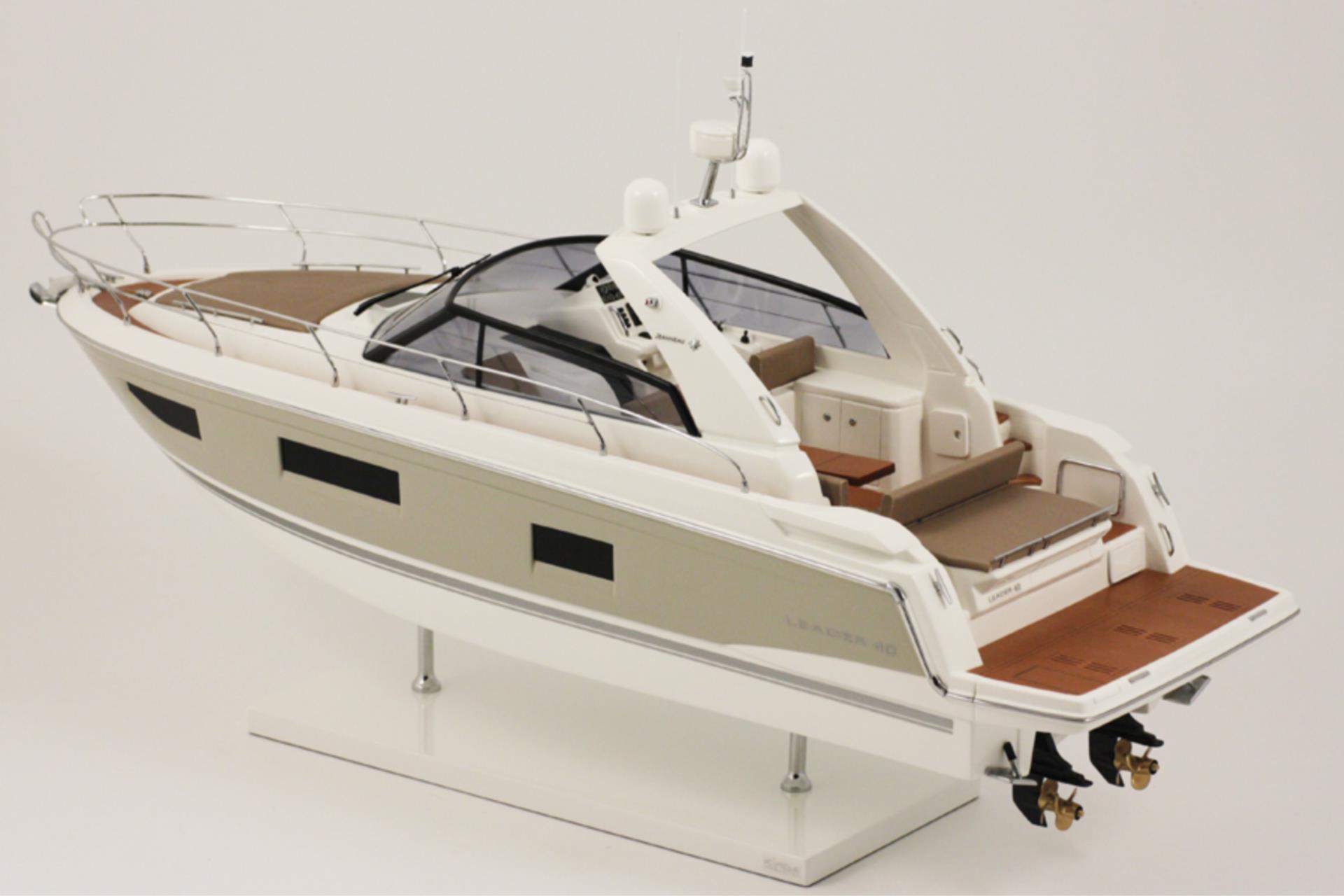 Kiade Modellschiff Jeanneau Leader 40 Open