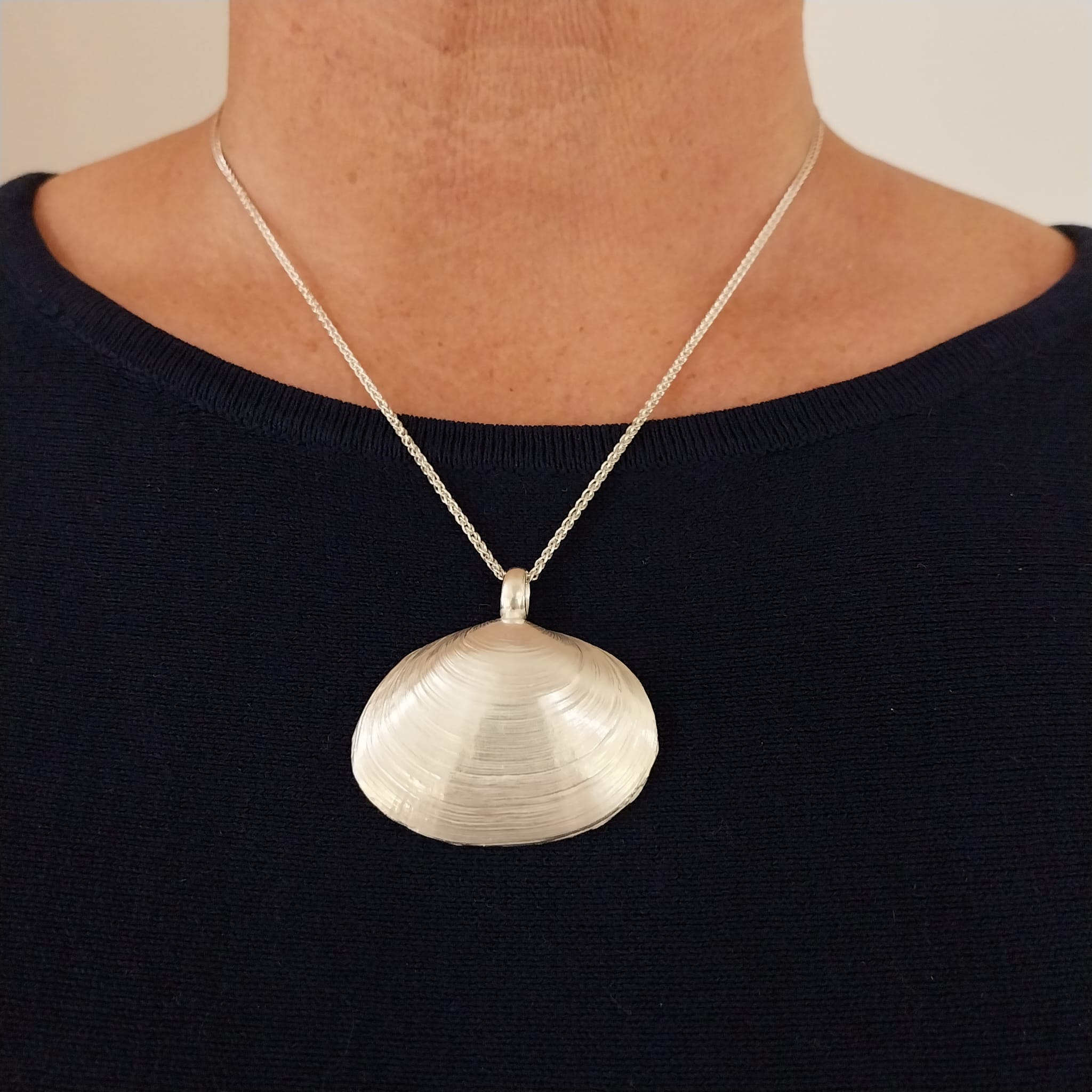 WattenLiebe Pfeffermuschel Kettenanhänger 925er Silber (Größe 40 mm) 15 g