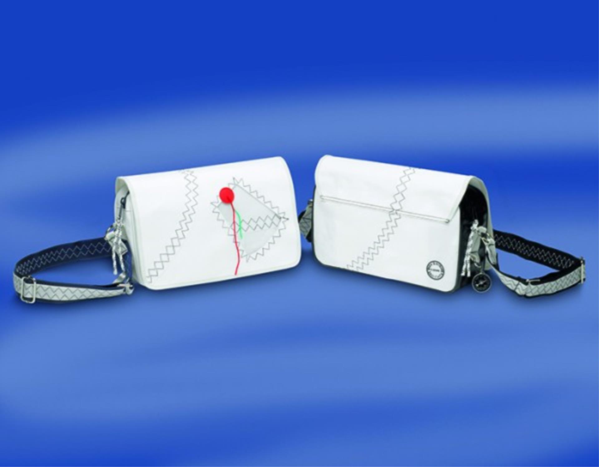 Sea Breeze Schultertasche klein mit Leder weiß/schwarz