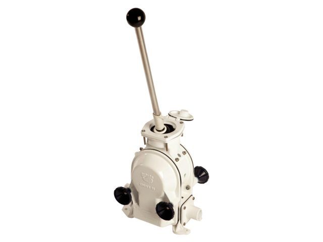 Whale Gusher 30 Bilgenpumpe, Unterdeckmontage