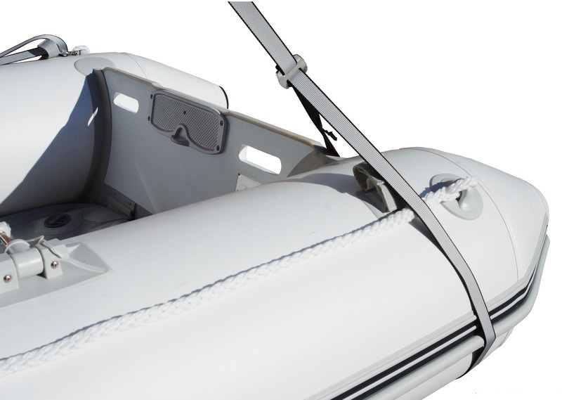 Osculati Tendergurt dreiarmig, mit 1 Karabinerhaken (Bug) und 2 Gürtel (Heck) Osculati Tendergurt dreiarmig, mit 1 Karabinerhaken (Bug) und 2 Gürtel (Heck)