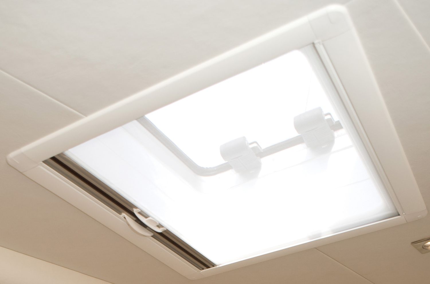 Oceanair Skyscreen Roller Recessed Typ 30, weiß (457 x 327 mm)